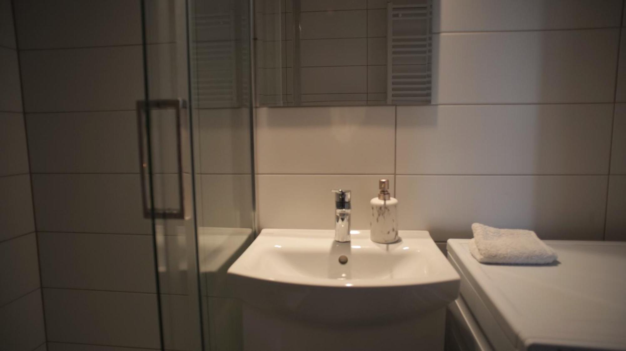 Apartment 77 Reinholda Finstera *